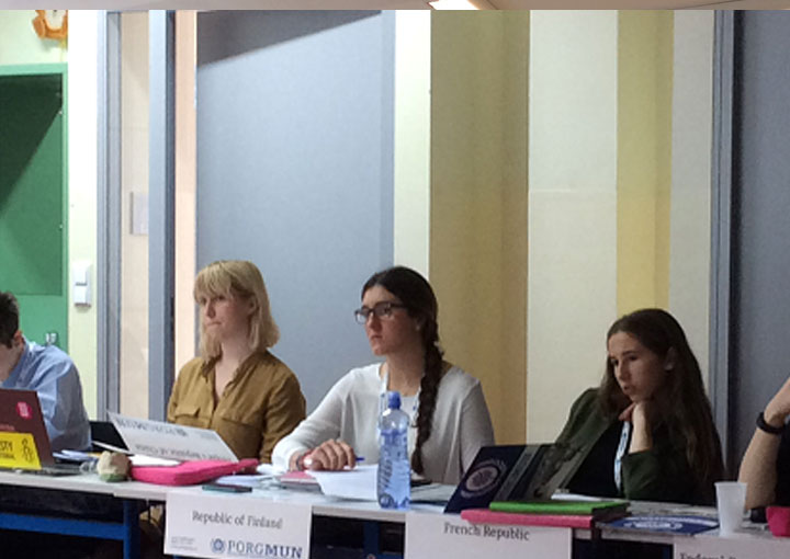 Alumnas de Ayalde simulan sesiones de la ONU en Praga 11